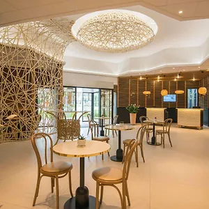 Novotel Arenas Aéroport Hotel